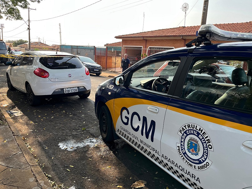Foto 3 de 3 — Veículo roubado em latrocínio no Jardim Monte Carlo é localizado pela GCM de Araraquara